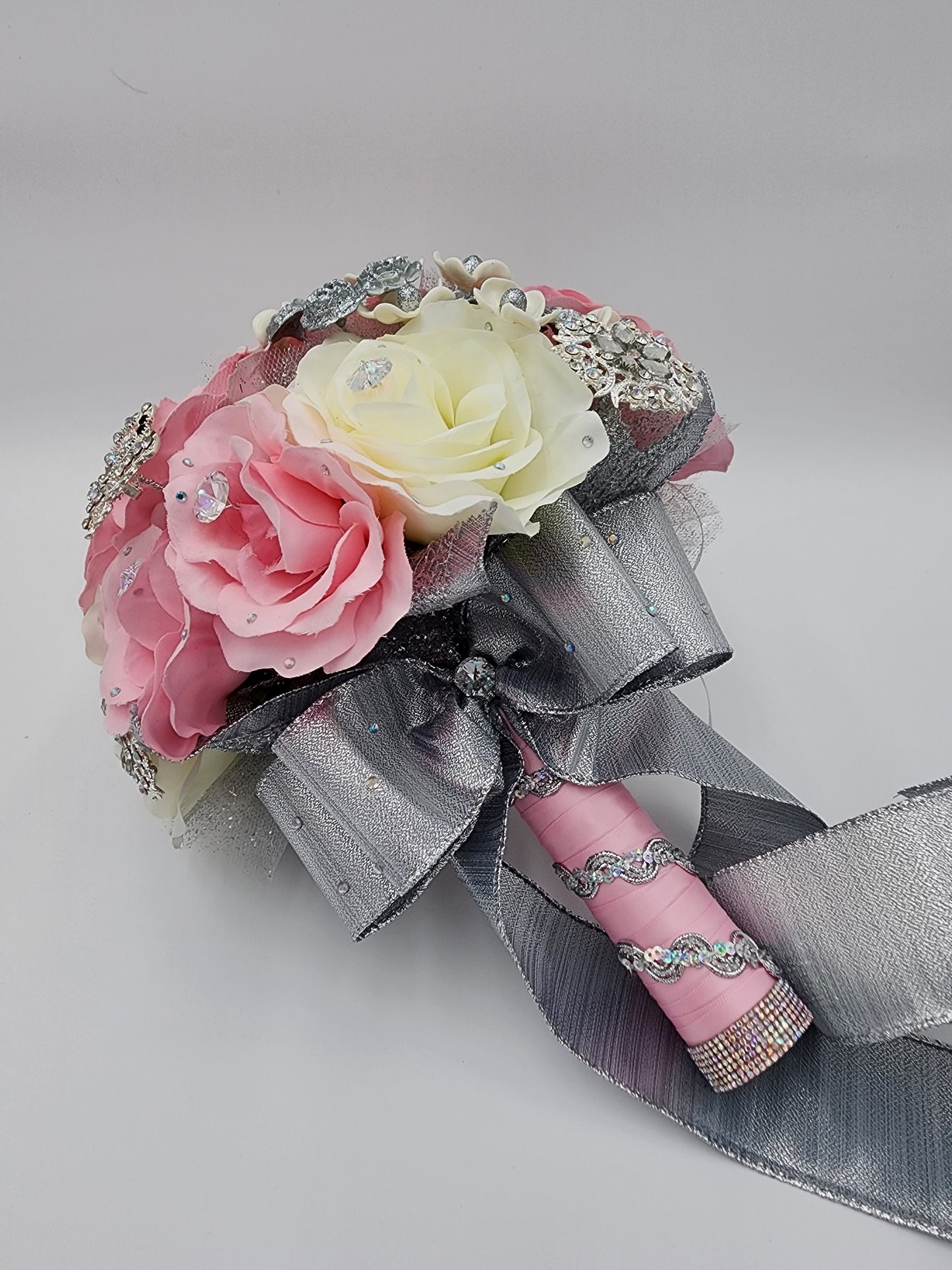MB02 Blush/Silver Bouquet