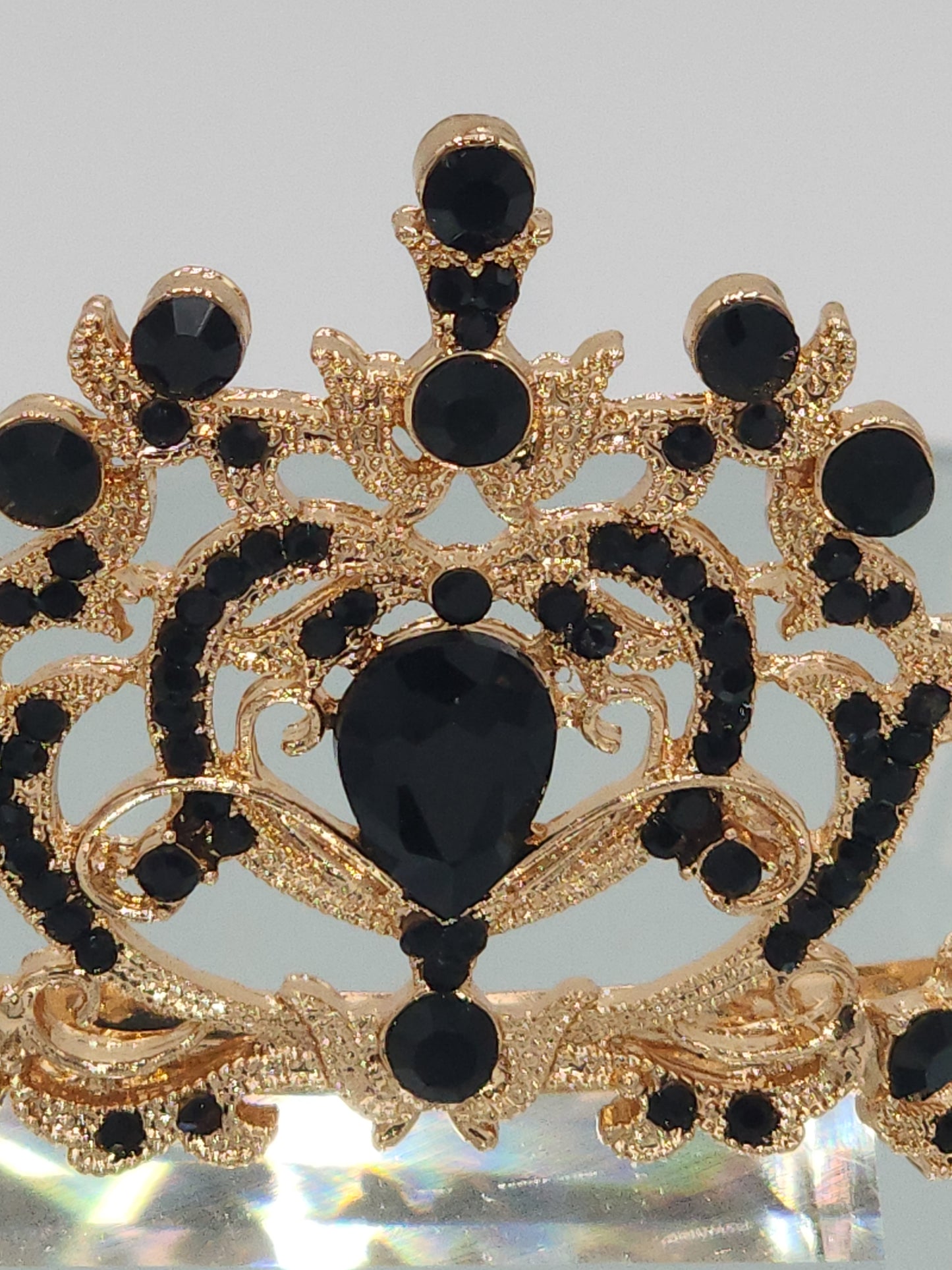 Crown with black stones #089