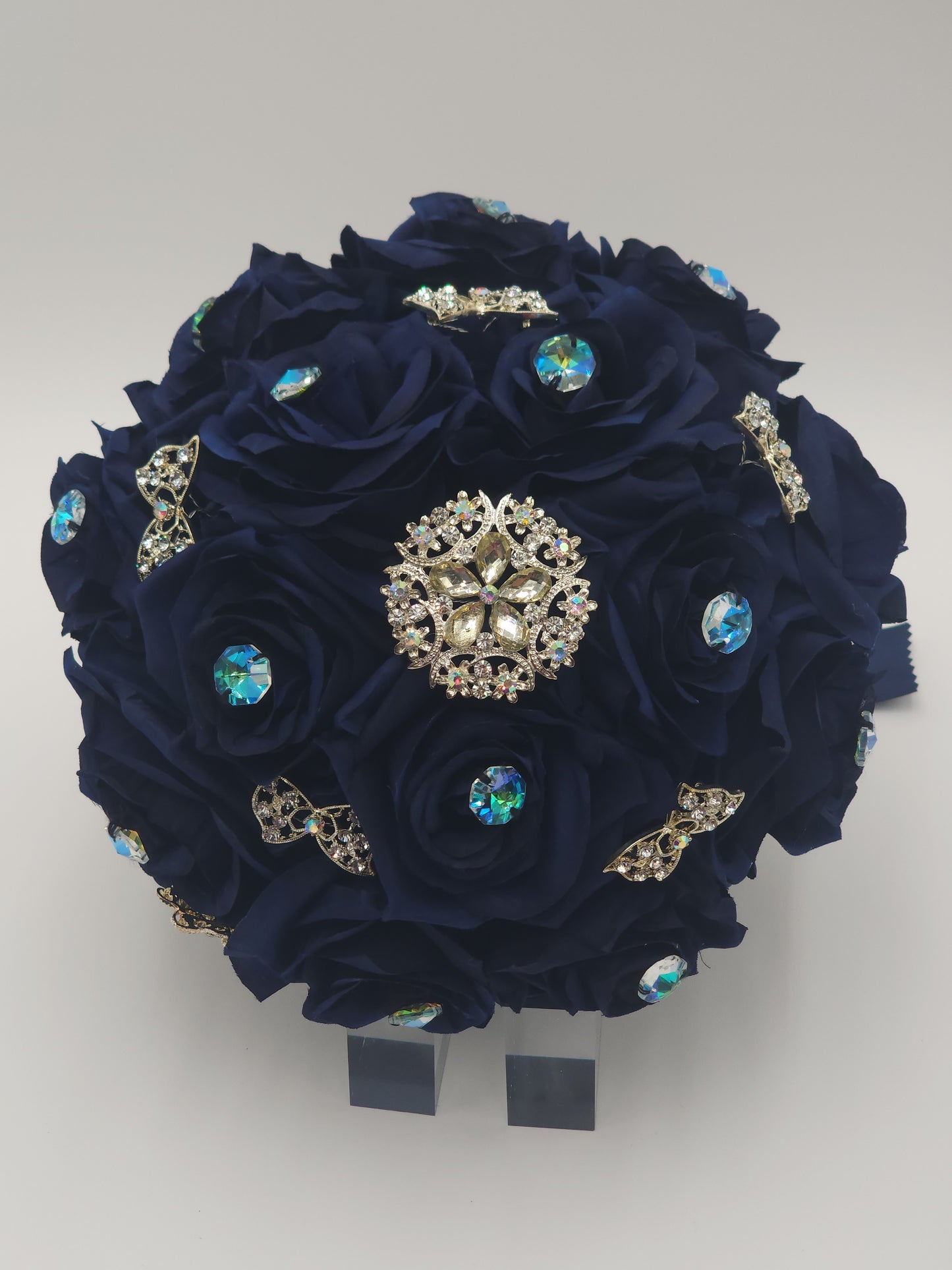 Luxury Custom Navy Blue Quinceañera Bouquet – Handmade Satin Rose Ramo with Crystal Brooches & Rhinestones, Royal Elegant XV Bouquet