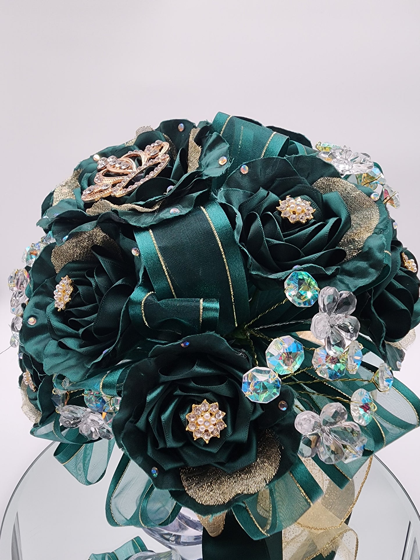 Hunter Green Artesanal Bouquet with Crown