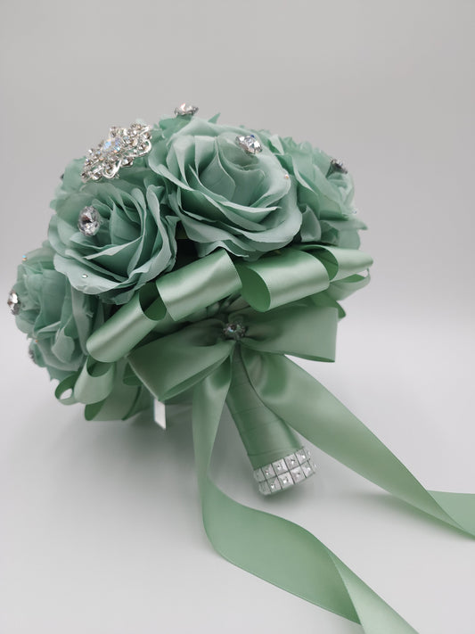 Coordinating Your Quinceañera Bouquet with Your Gown