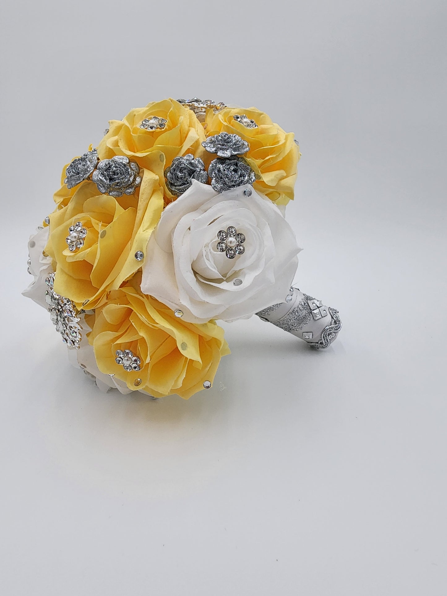 MB06 Yellow/White Bouquet