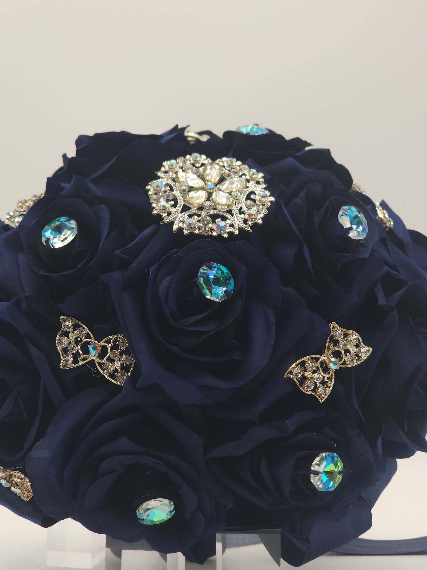 Luxury Custom Navy Blue Quinceañera Bouquet – Handmade Satin Rose Ramo with Crystal Brooches & Rhinestones, Royal Elegant XV Bouquet
