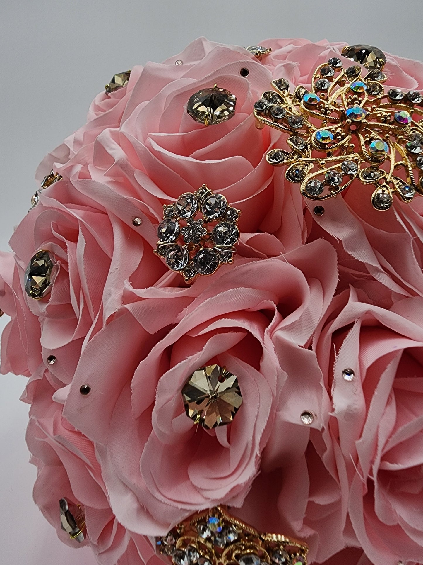 Luxury Pink/Gold Rose Bouquet | Crystal Stones Quinceañer Ramo