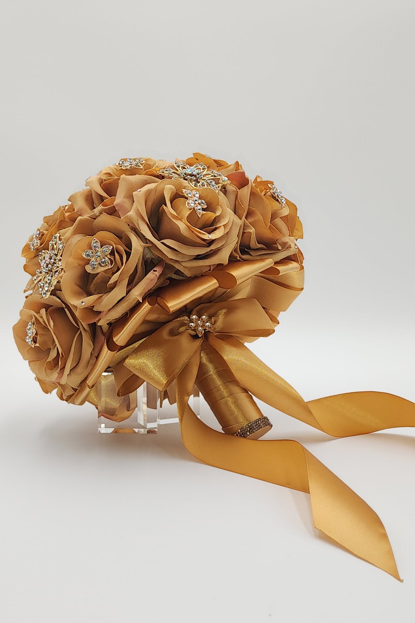 Luxury Gold Rose Quinceañera Bouquet | Handmade Bouquet