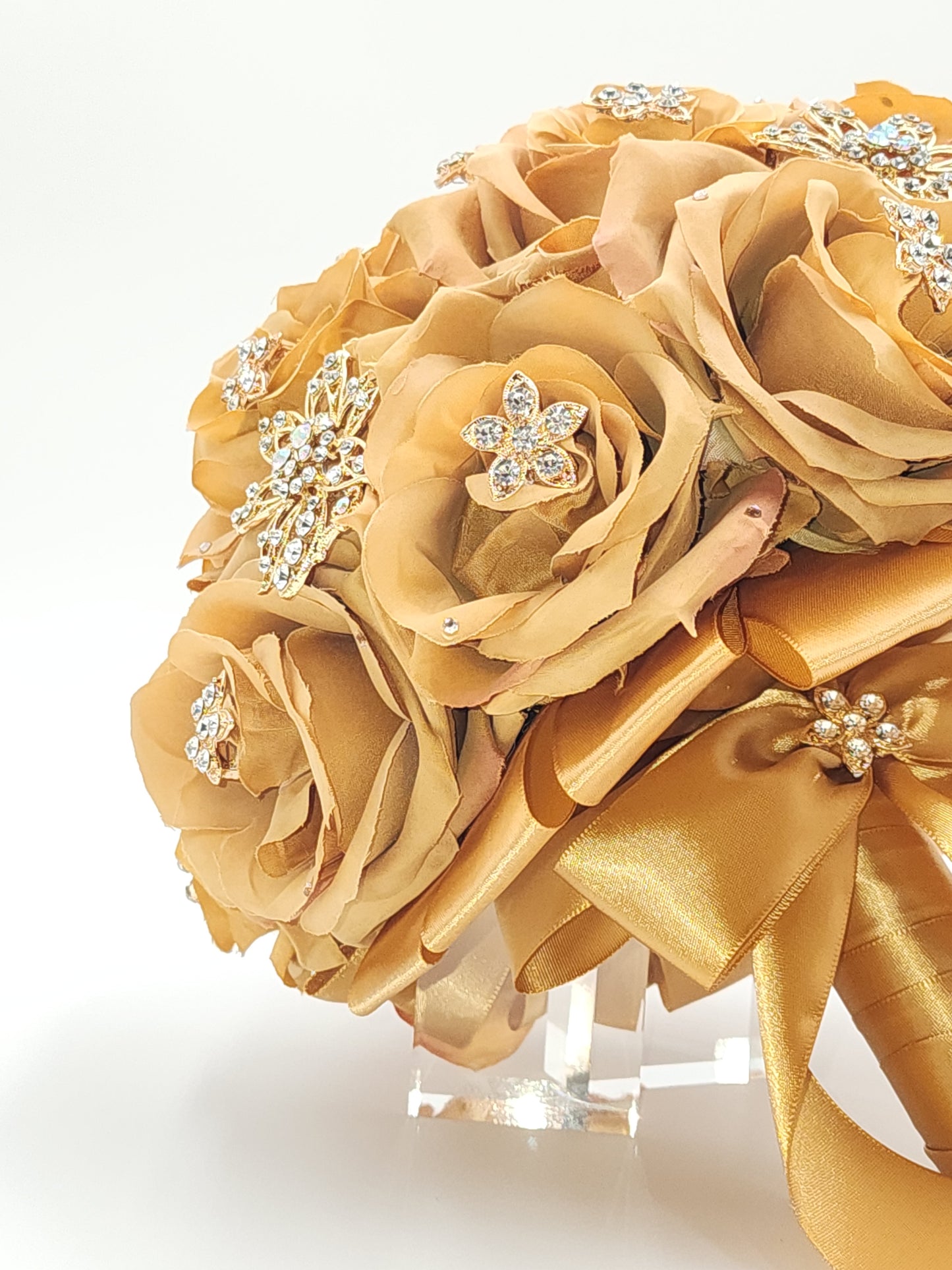 Luxury Gold Rose Quinceañera Bouquet | Handmade Bouquet
