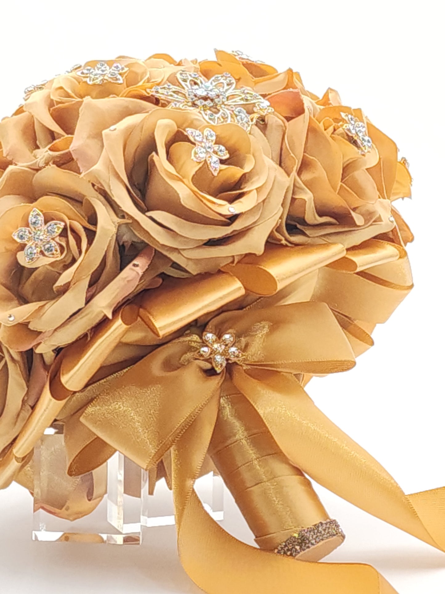 Luxury Gold Rose Quinceañera Bouquet | Handmade Bouquet