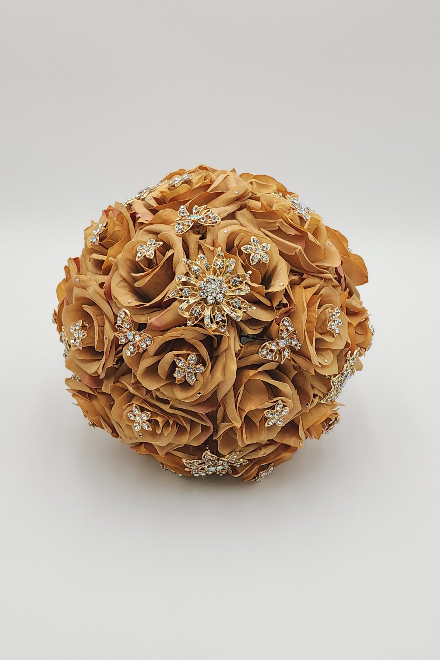 Luxury Gold Rose Quinceañera Bouquet | Handmade Bouquet