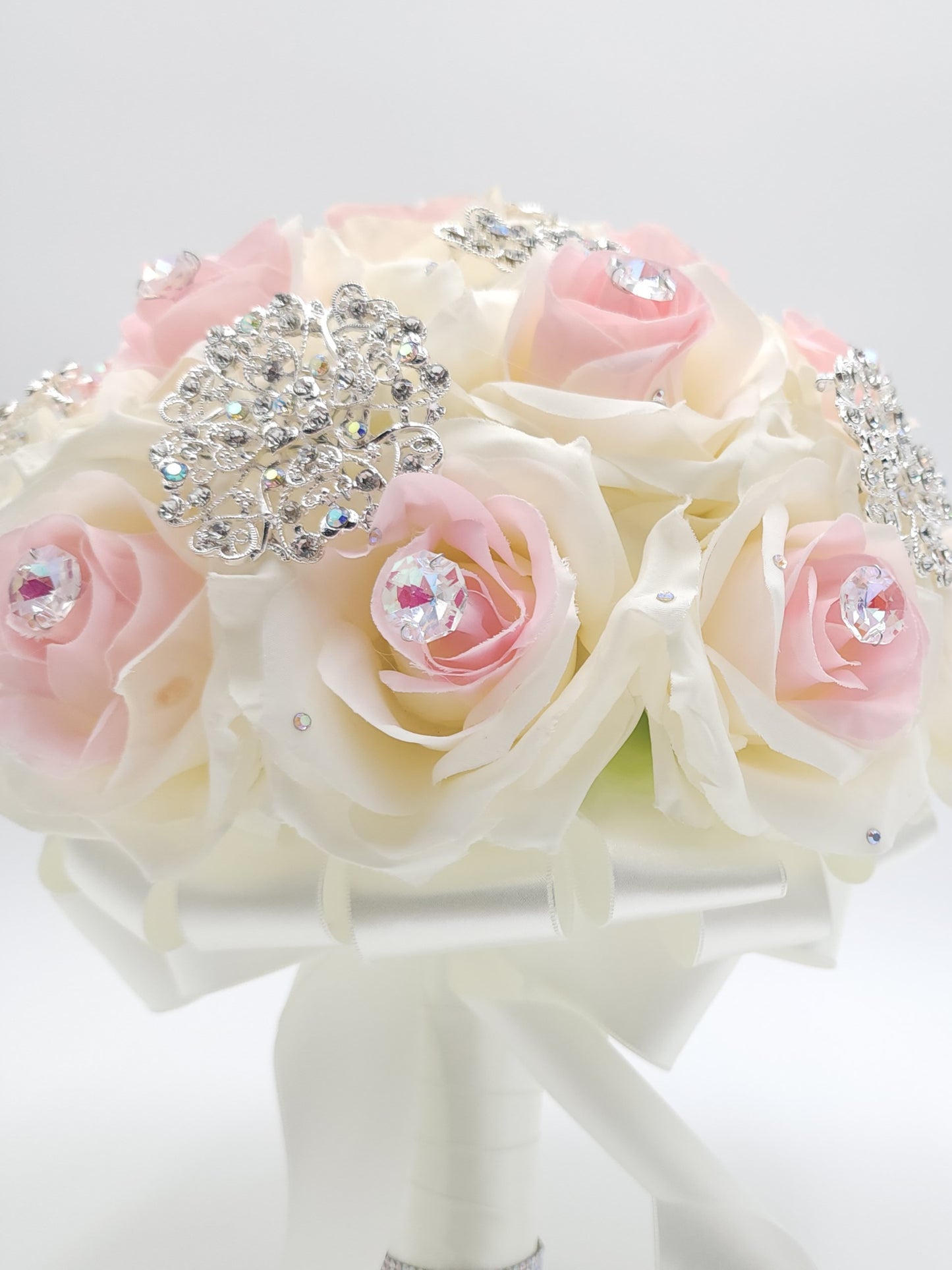 Luxury Cream/Pink Rose Bouquet | Crystal Stone Quinceañera Ramo
