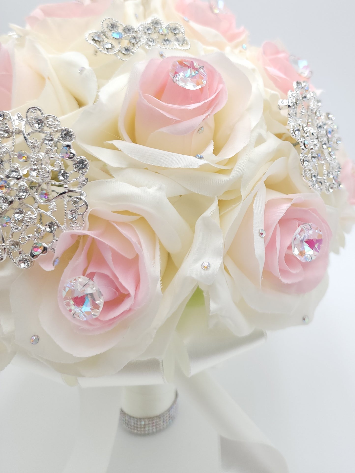 Luxury Cream/Pink Rose Bouquet | Crystal Stone Quinceañera Ramo