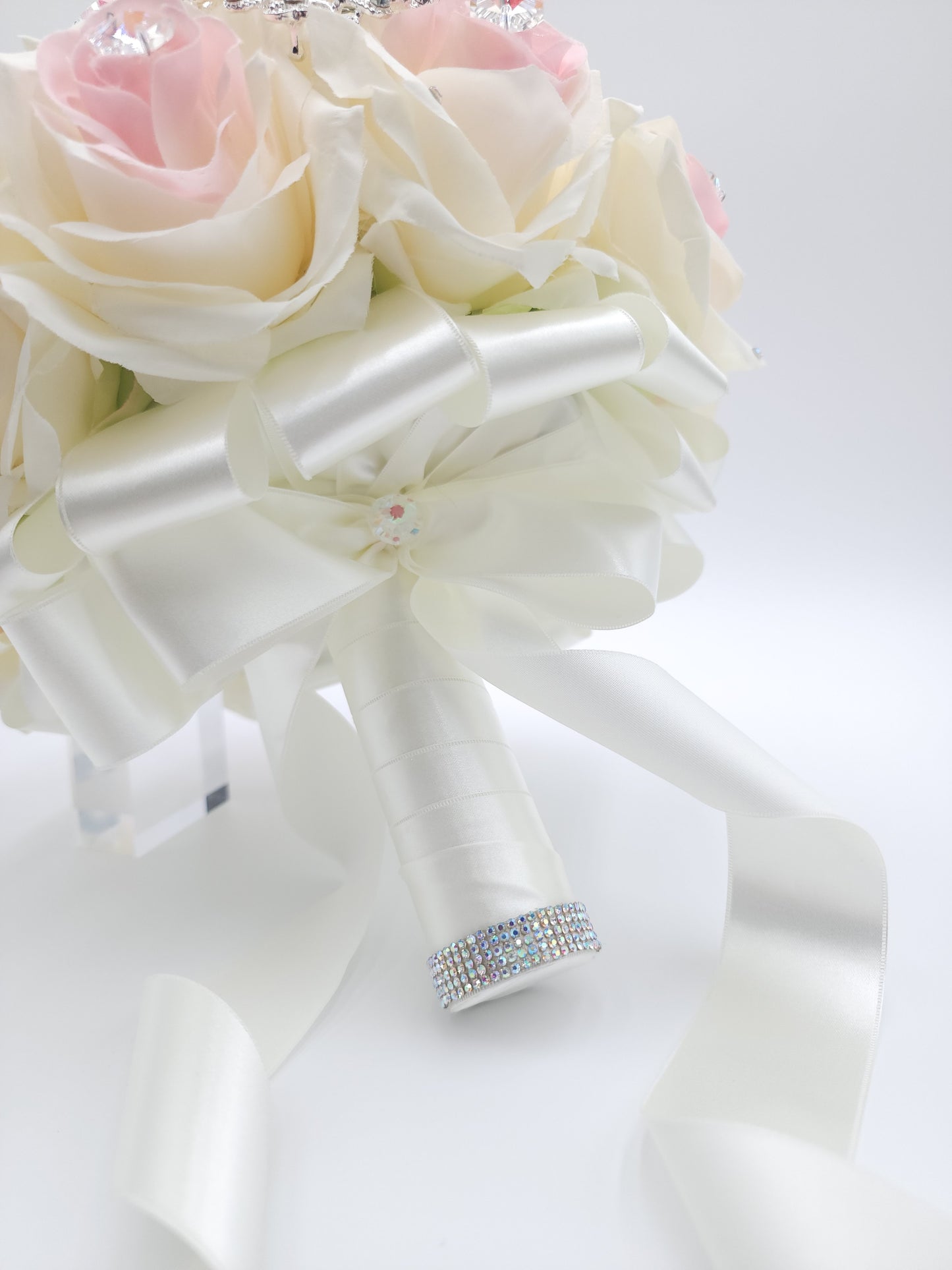 Luxury Cream/Pink Rose Bouquet | Crystal Stone Quinceañera Ramo