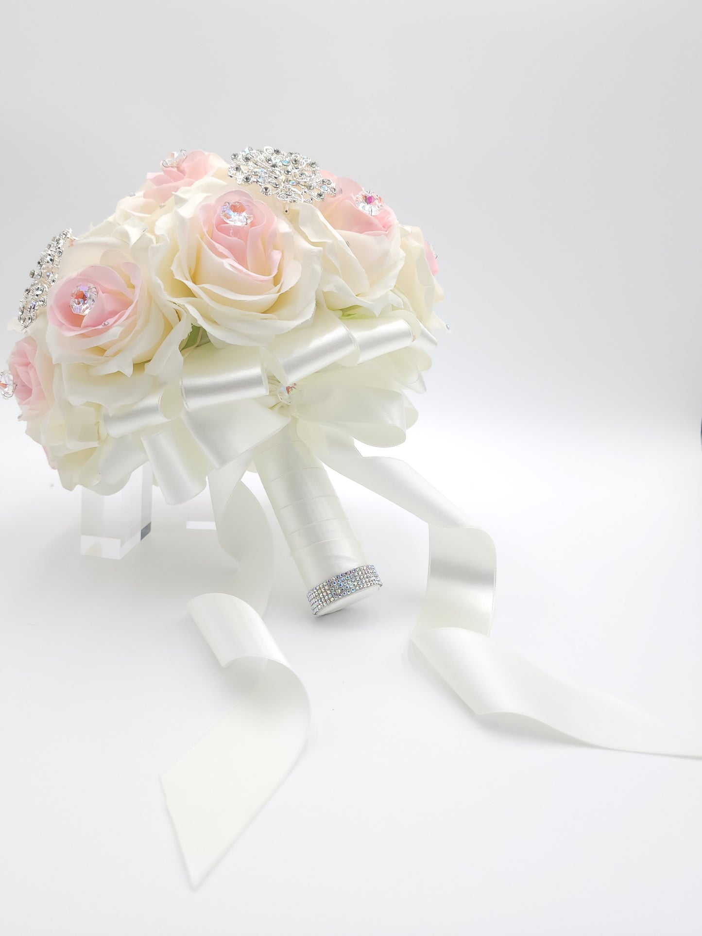 Luxury Cream/Pink Rose Bouquet | Crystal Stone Quinceañera Ramo