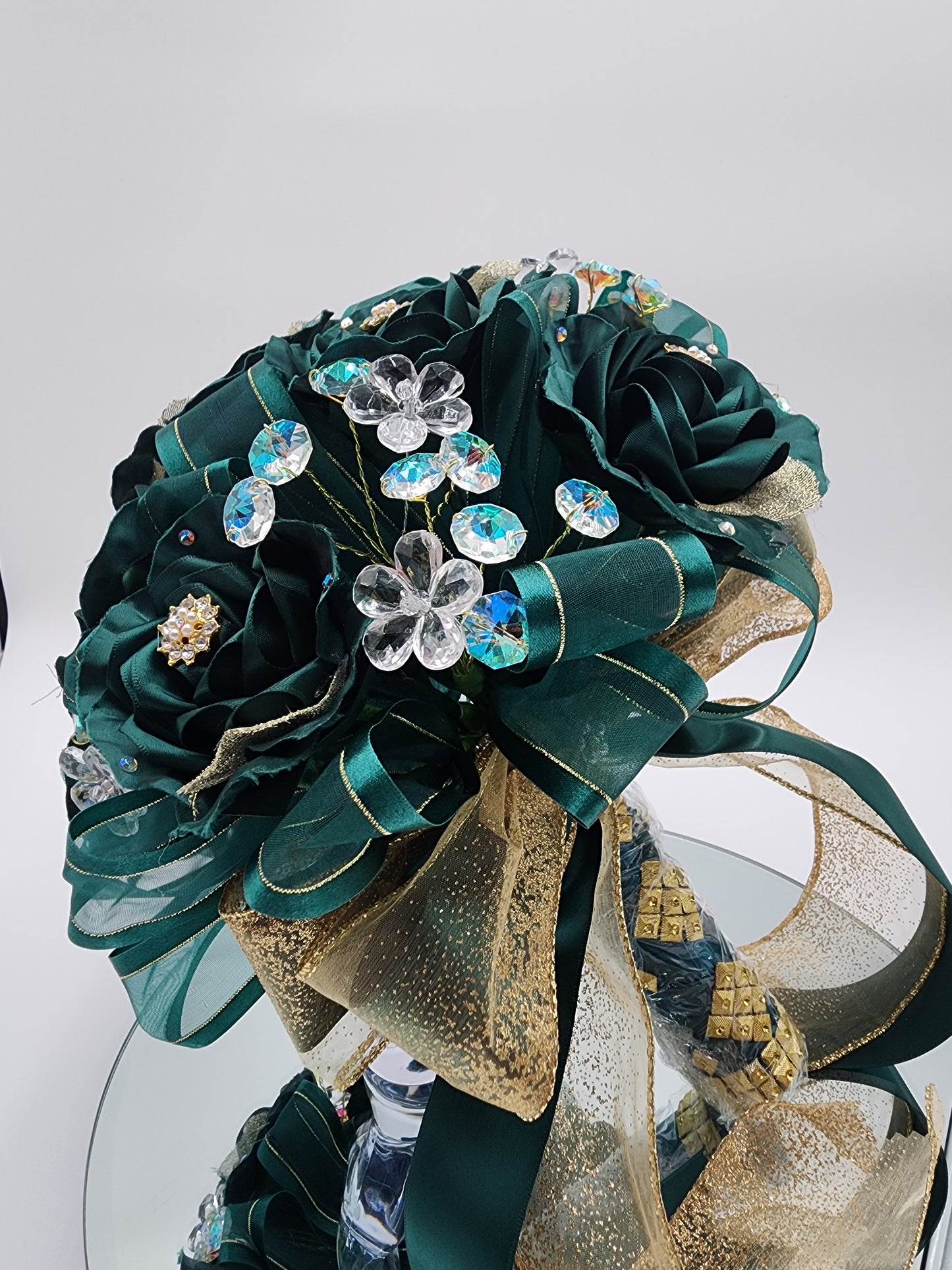 Hunter Green Artesanal Bouquet with Crown