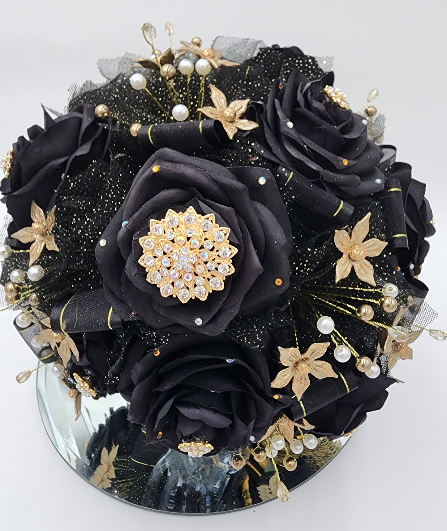 MB05 Black/Gold Bouquet